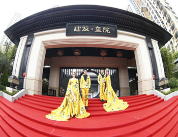 【凯时尊龙人生就是博·玺院】国风映玺、院开盛境，东方美学样板盛妆绽放